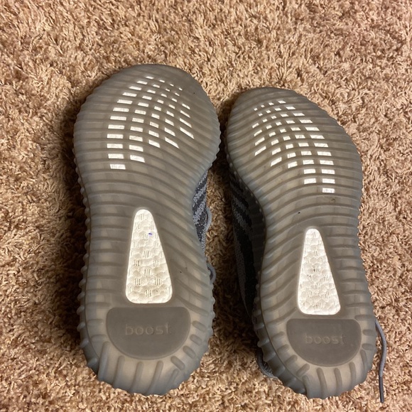 YEEZYS SHOES - Picture 4 of 5